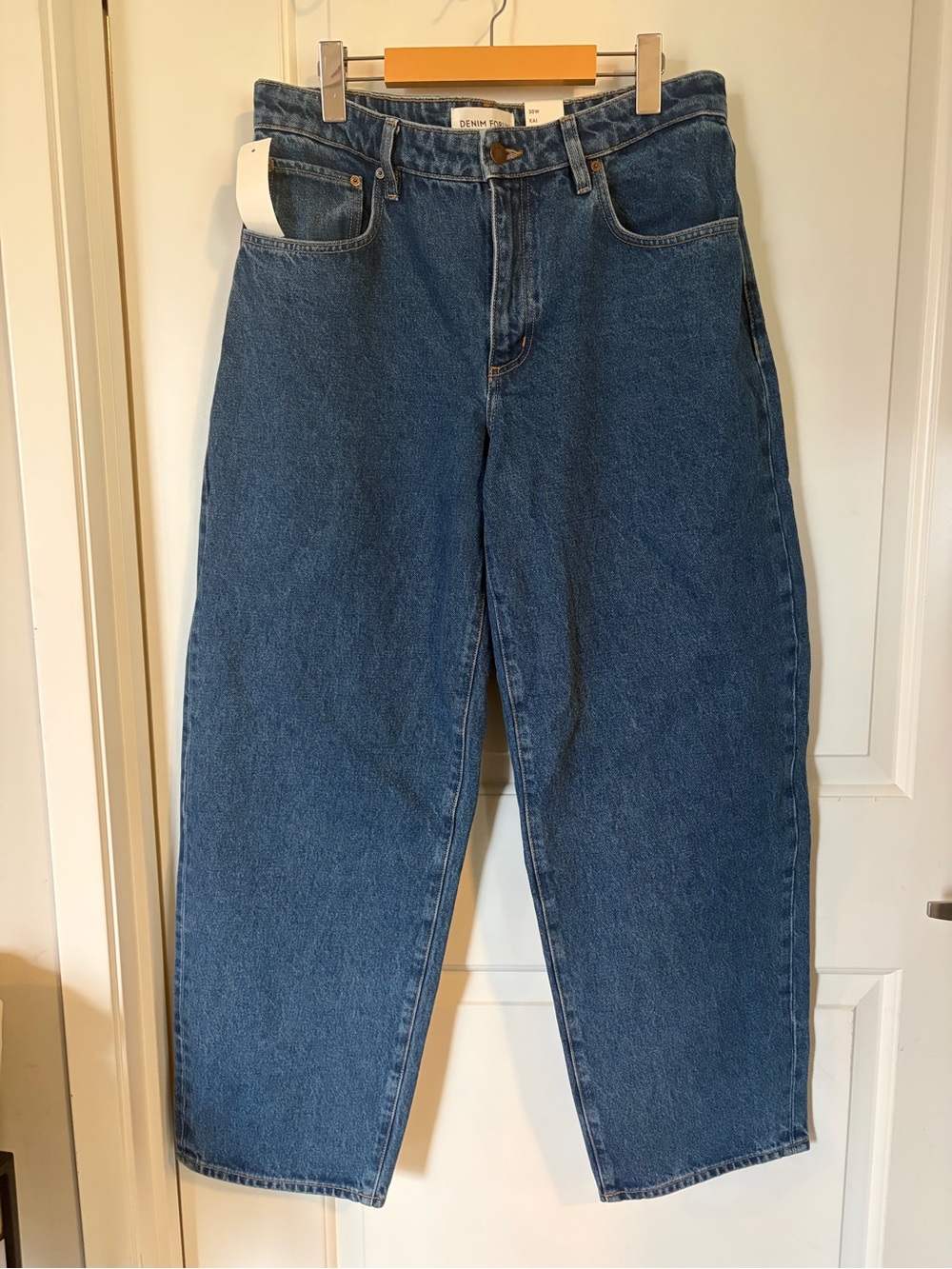 Denim form barrel jeans
